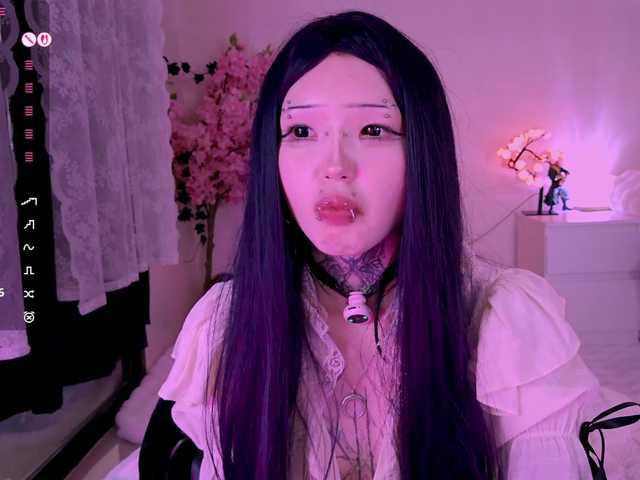 Leinbone's BongaCams show and profile