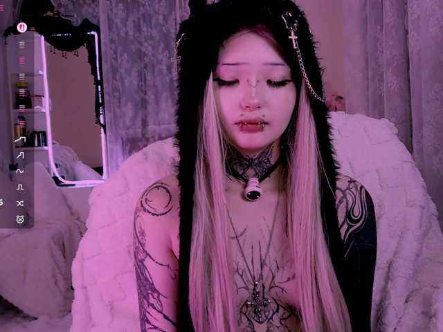 Leinbone's BongaCams show and profile