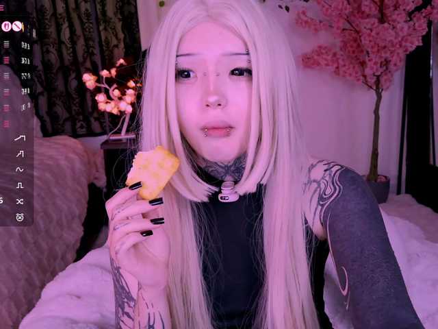 Leinbone's BongaCams show and profile