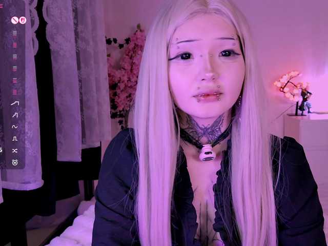 Leinbone's BongaCams show and profile