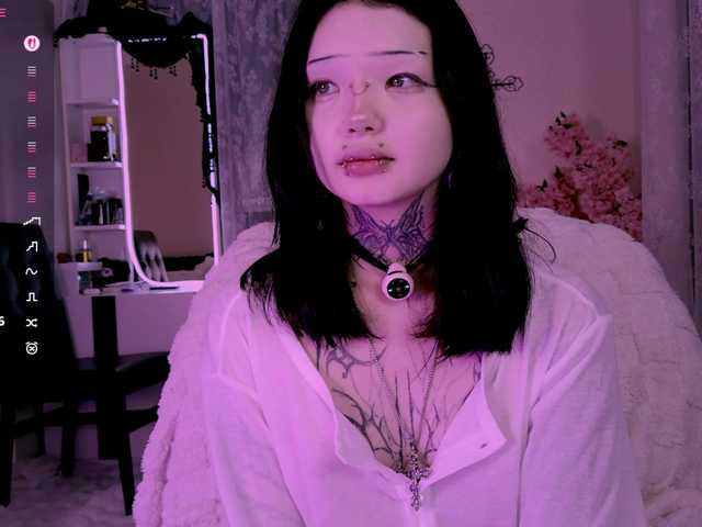 Leinbone's BongaCams show and profile