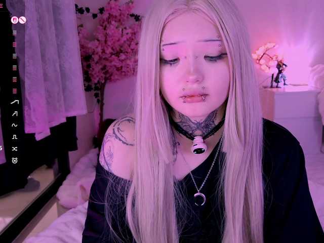 Leinbone's BongaCams show and profile