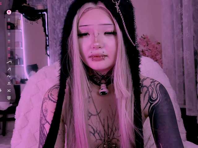 Leinbone's BongaCams show and profile