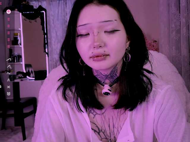 Leinbone's BongaCams show and profile