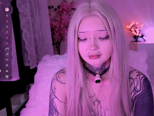 Leinbone's BongaCams show and profile