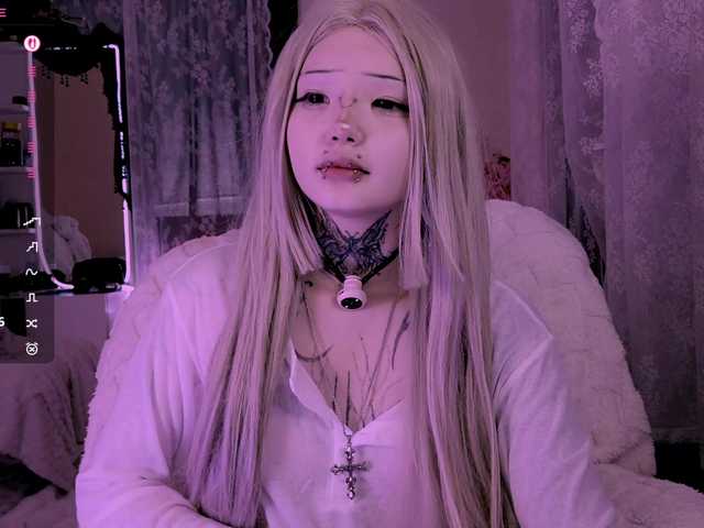 Leinbone's BongaCams show and profile