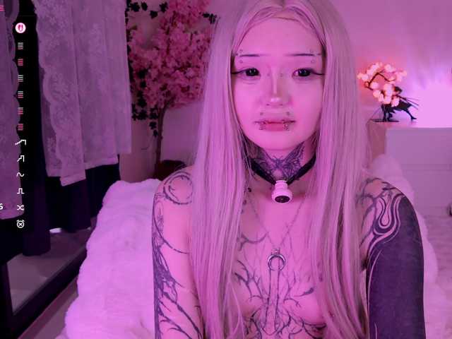 Leinbone's BongaCams show and profile