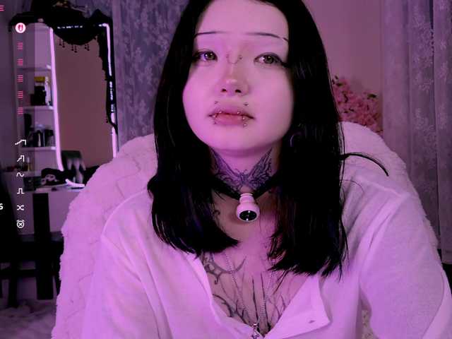 Leinbone's BongaCams show and profile