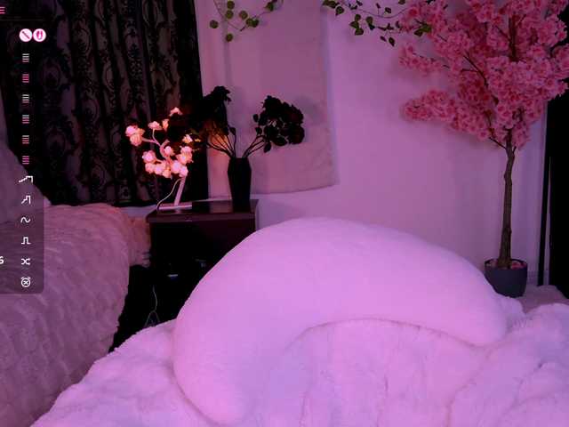 Leinbone's BongaCams show and profile