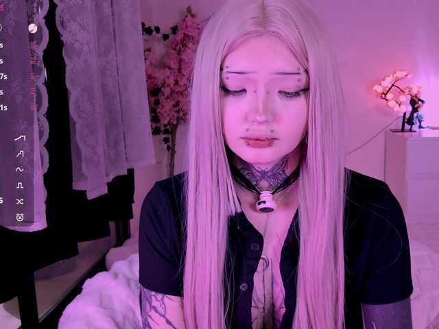 Leinbone's BongaCams show and profile