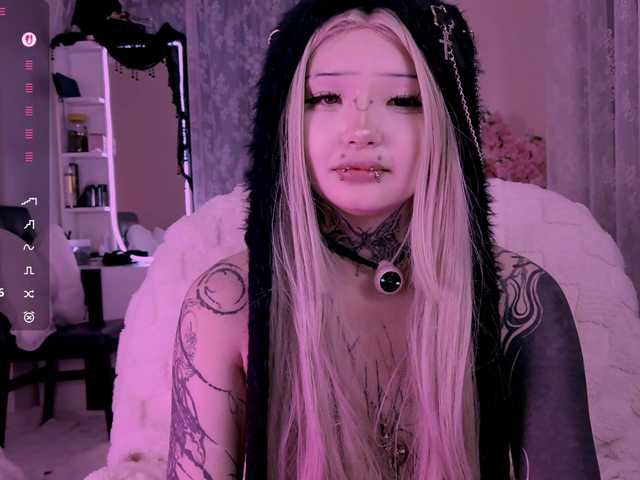 Leinbone's BongaCams show and profile