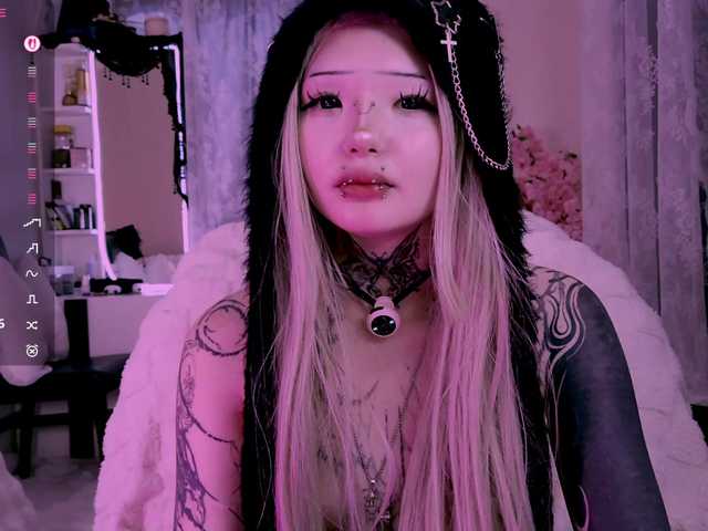 Leinbone's BongaCams show and profile