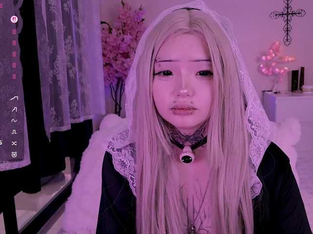 Leinbone's BongaCams show and profile