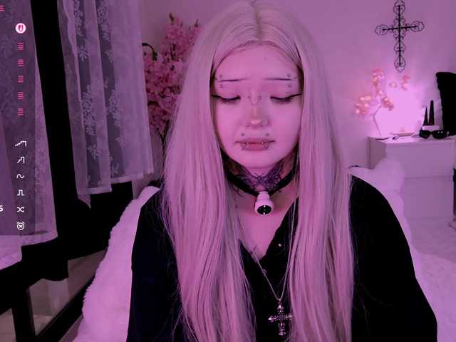 Leinbone's BongaCams show and profile