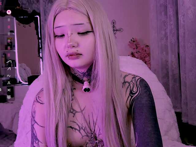 Leinbone's BongaCams show and profile