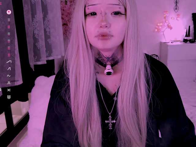 Leinbone's BongaCams show and profile