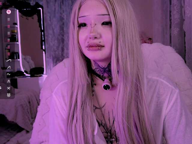 Leinbone's BongaCams show and profile