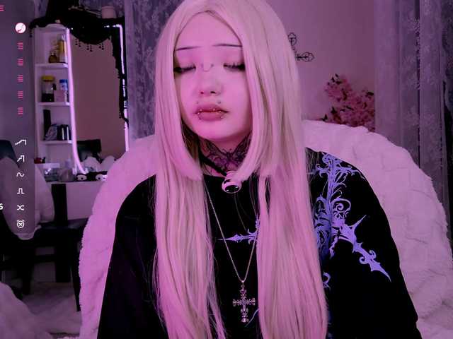 Leinbone's BongaCams show and profile