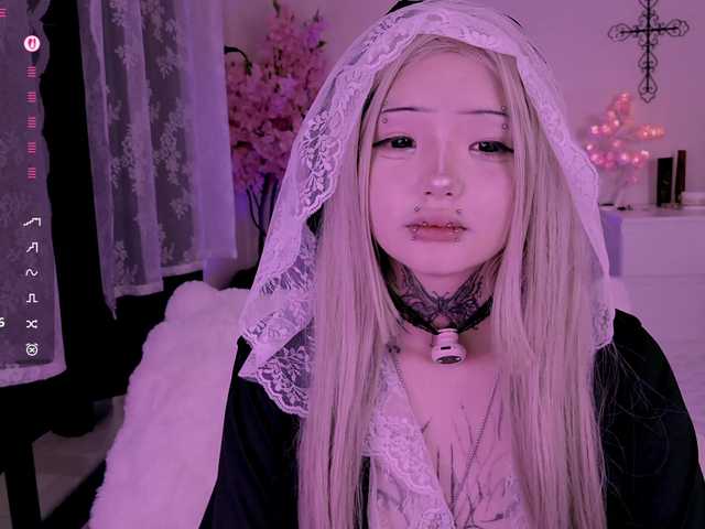 Leinbone's BongaCams show and profile