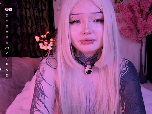 Leinbone's BongaCams show and profile