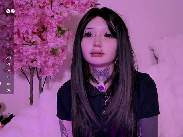 Leinbone's BongaCams show and profile