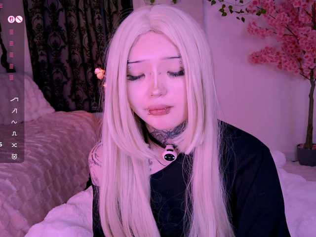 Leinbone's BongaCams show and profile