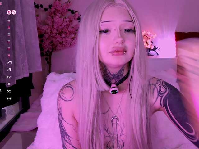 Leinbone's BongaCams show and profile