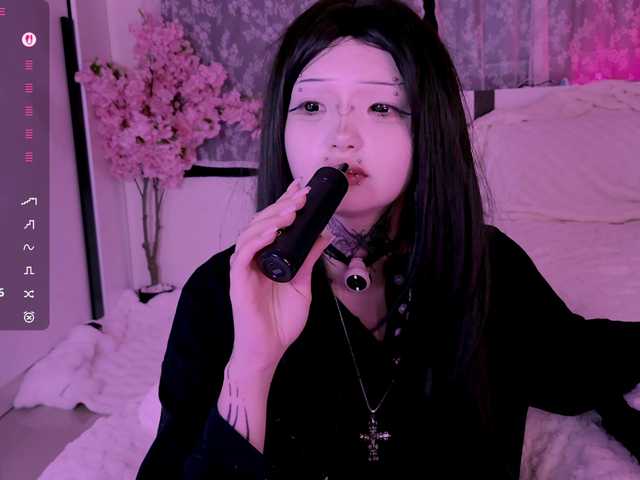 Leinbone's BongaCams show and profile