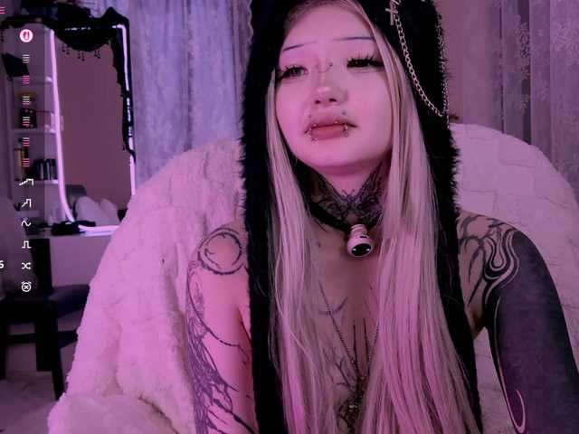 Leinbone's BongaCams show and profile