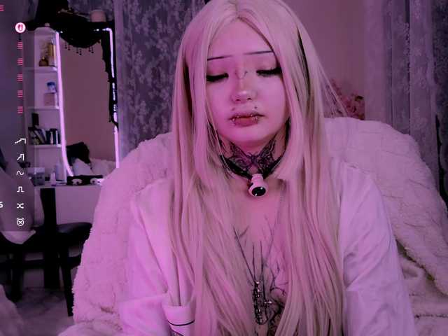 Leinbone's BongaCams show and profile