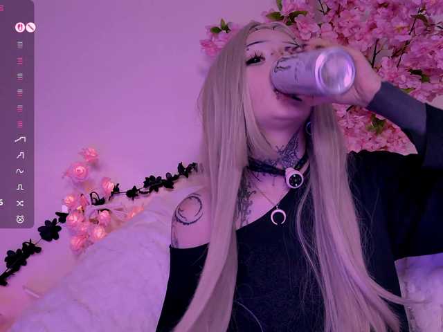 Leinbone's BongaCams show and profile