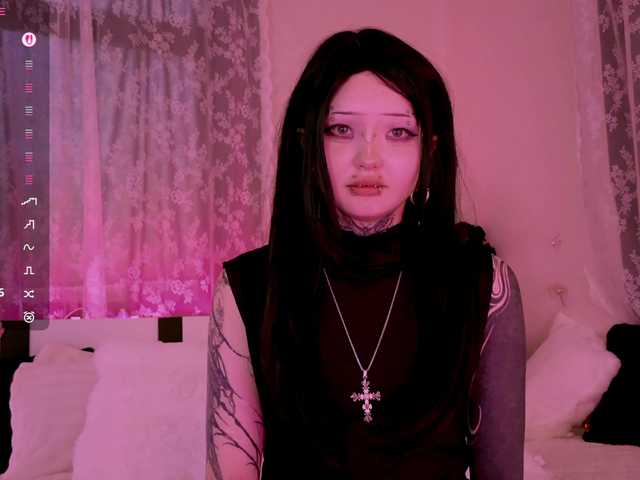 Leinbone's BongaCams show and profile