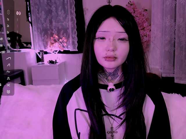 Leinbone's BongaCams show and profile