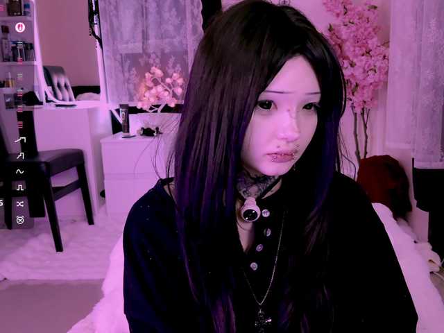 Leinbone's BongaCams show and profile