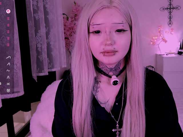 Leinbone's BongaCams show and profile