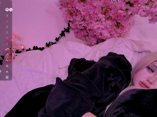 Leinbone's BongaCams show and profile