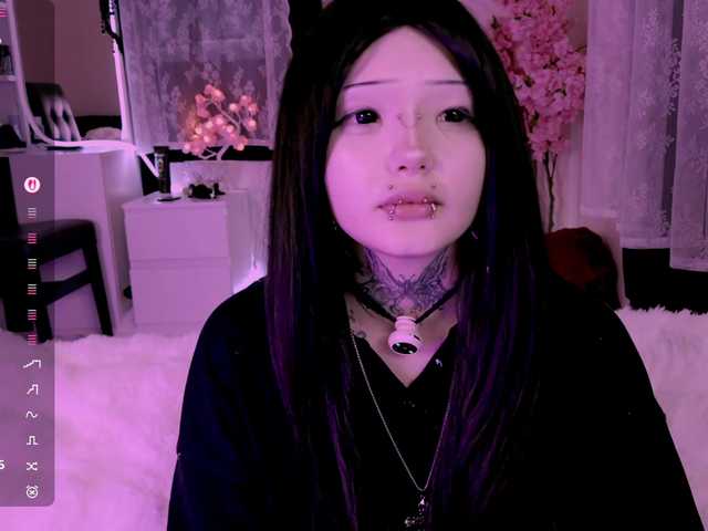 Leinbone's BongaCams show and profile