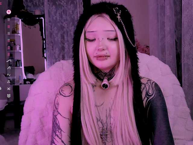 Leinbone's BongaCams show and profile