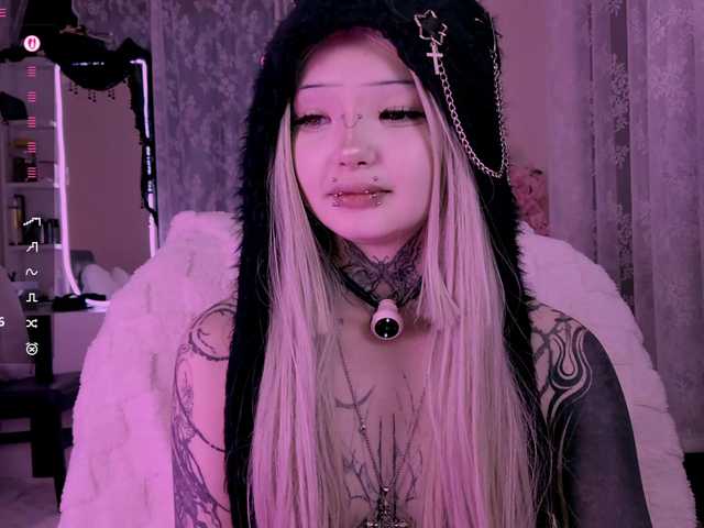 Leinbone's BongaCams show and profile