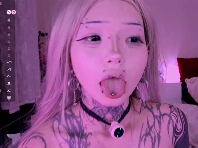 Leinbone's BongaCams show and profile