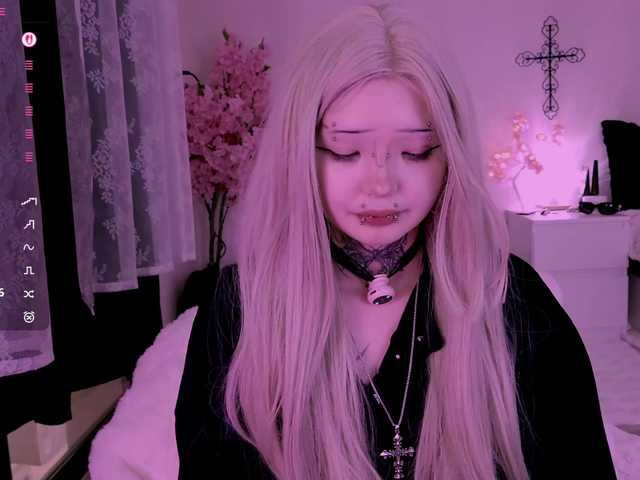 Leinbone's BongaCams show and profile