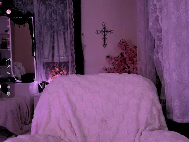 Leinbone's BongaCams show and profile