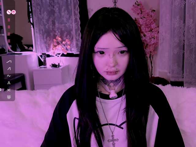 Leinbone's BongaCams show and profile