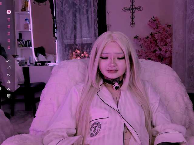 Leinbone's BongaCams show and profile