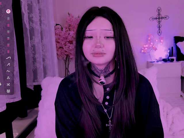 Leinbone's BongaCams show and profile