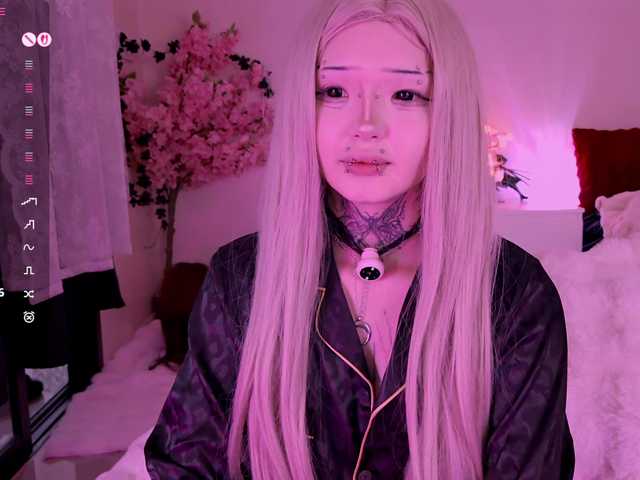 Leinbone's BongaCams show and profile