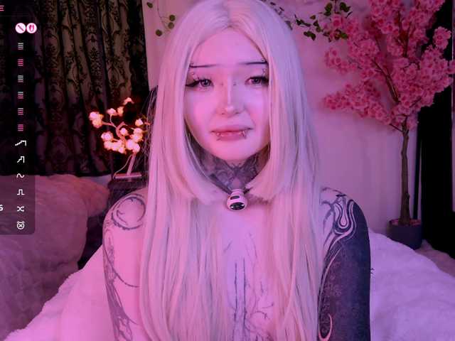 Leinbone's BongaCams show and profile