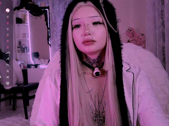 Leinbone's BongaCams show and profile