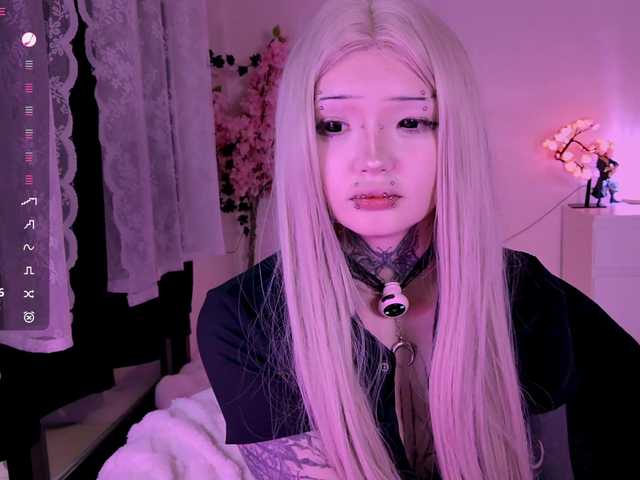 Leinbone's BongaCams show and profile