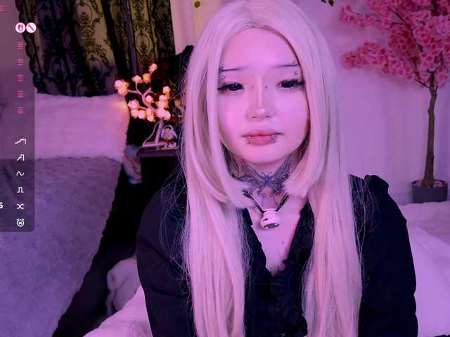 Leinbone's BongaCams show and profile